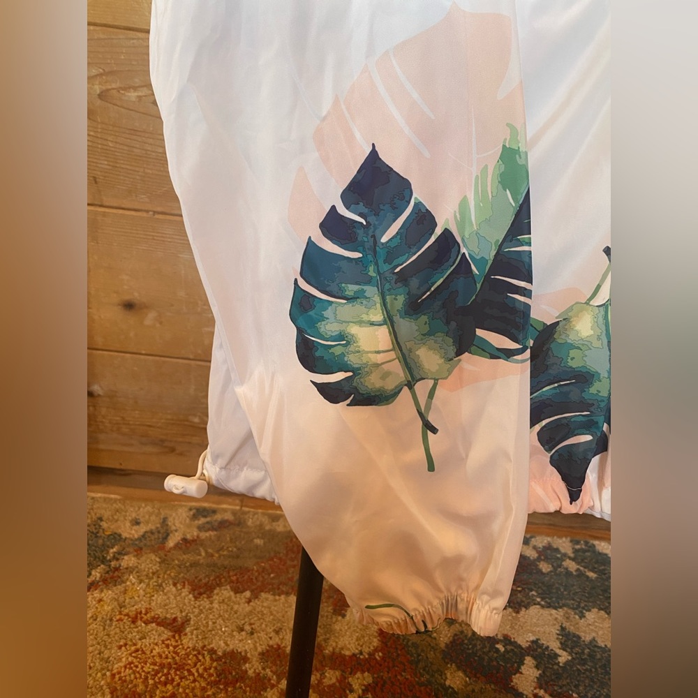 Wind breaker - Picture 5 of 6